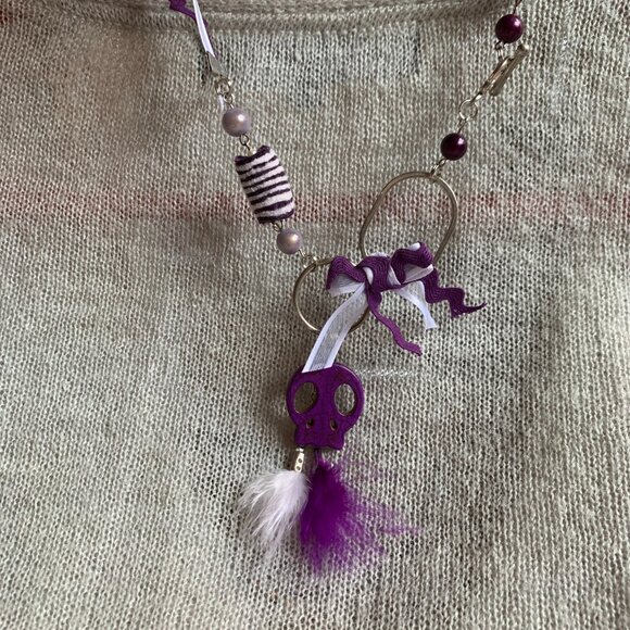 2x25$ 🐿 🍁 CREATION - Skull short necklace - ruban bead feather - purple white - Picture 10 of 11